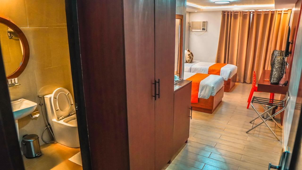 Aya Hotel & Residences Clarin  Экстерьер фото